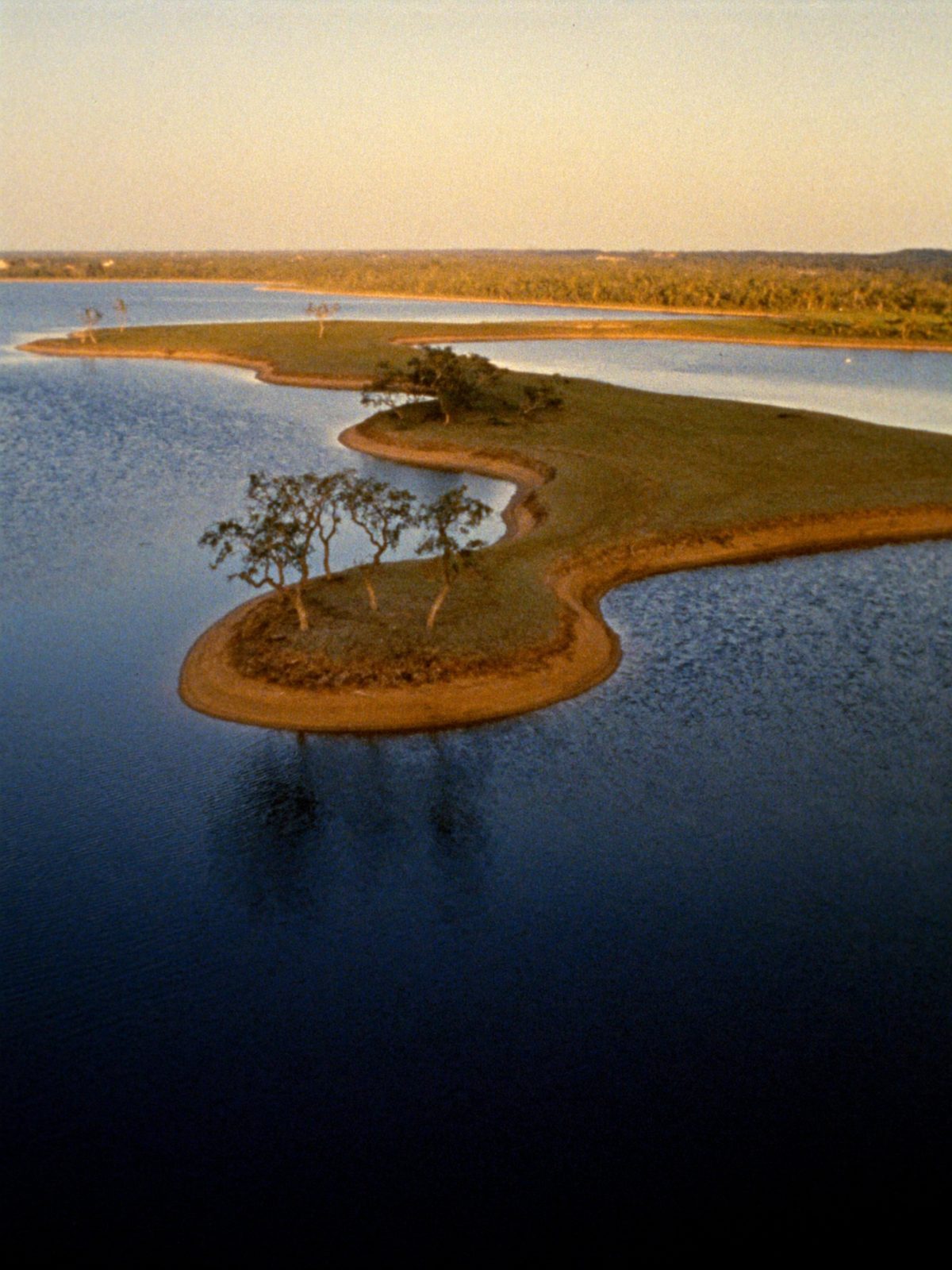 Praia do Lago Corumbá IV, em Goiás